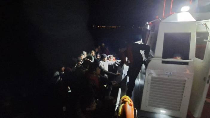Çanakkale'de 49 kaçak göçmen son anda kurtarıldı