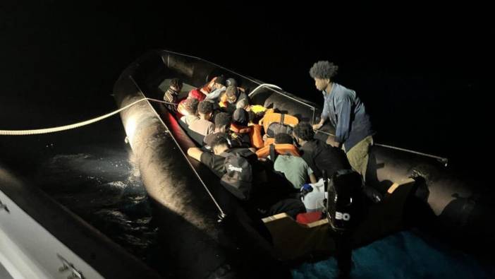 İzmir açıklarında geri itilen 58 düzensiz göçmen kurtarıldı