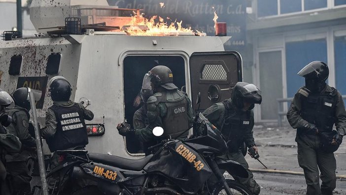 Venezuela'da askeri üsse saldırı