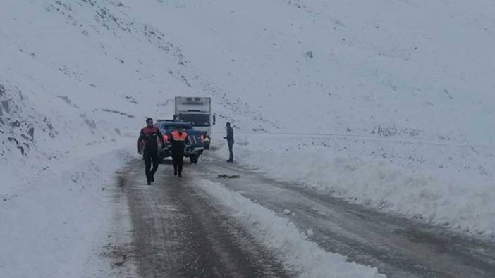 Trabzon ve Rize'de kar nedeniyle ulaşım felç oldu!