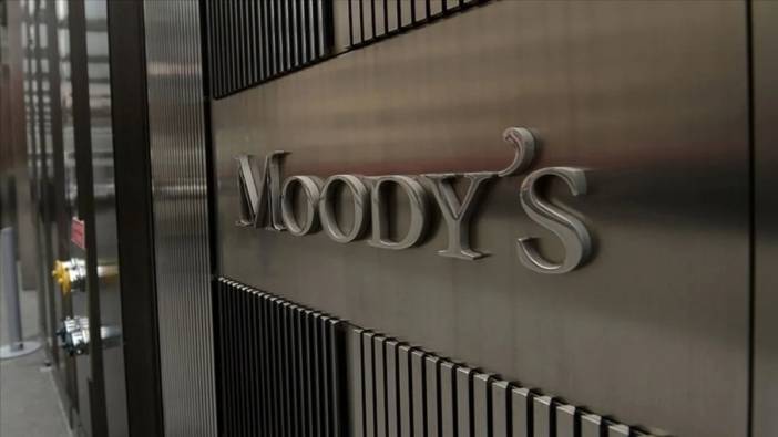 Moody's İtalya'nın kredi görünümünü durağana yükseltti