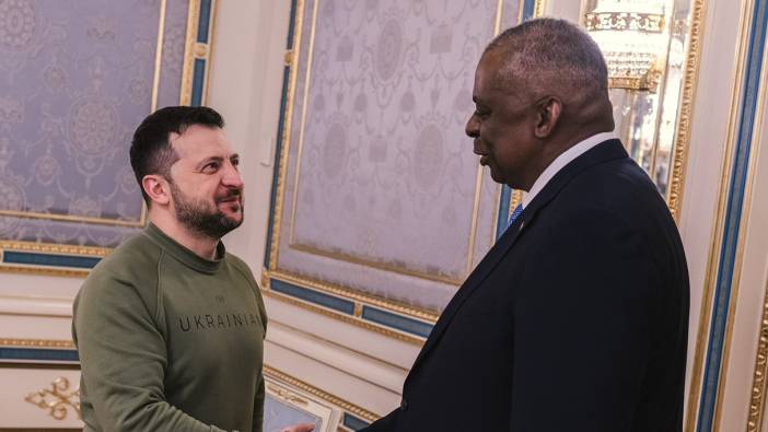 ABD Savunma Bakanı Austin’den Kiev’e sürpriz ziyaret