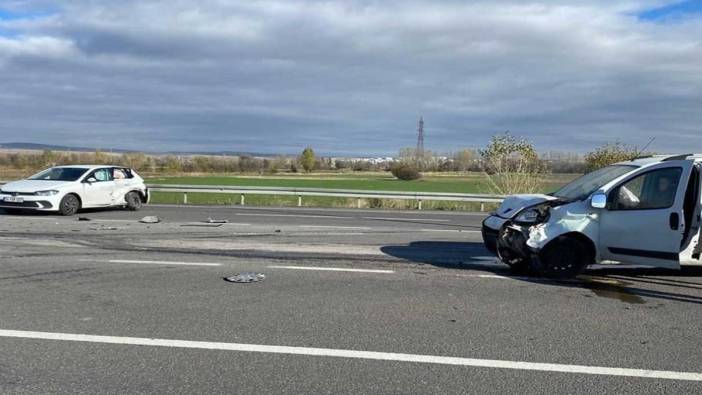 Kütahya'da iki otomobil çarpıştı: 2 yaralı