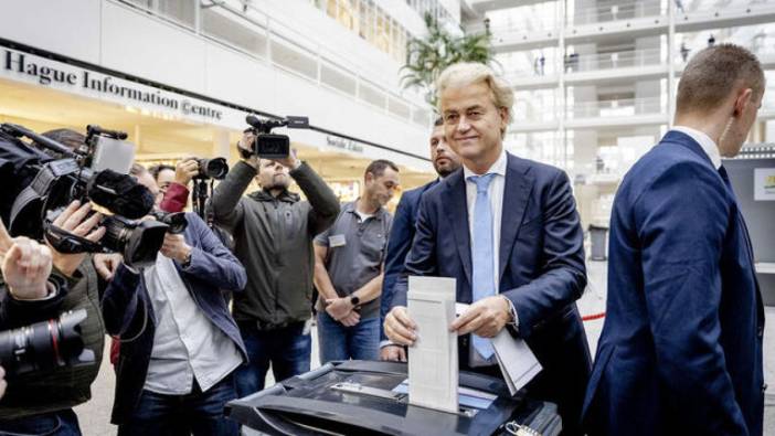 Hollanda'daki seçimlerde aşırı sağcı Wilders'ın partisi açık ara önde