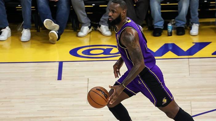 NBA'de LeBron James rekor kırdı, Lakers farklı kazandı