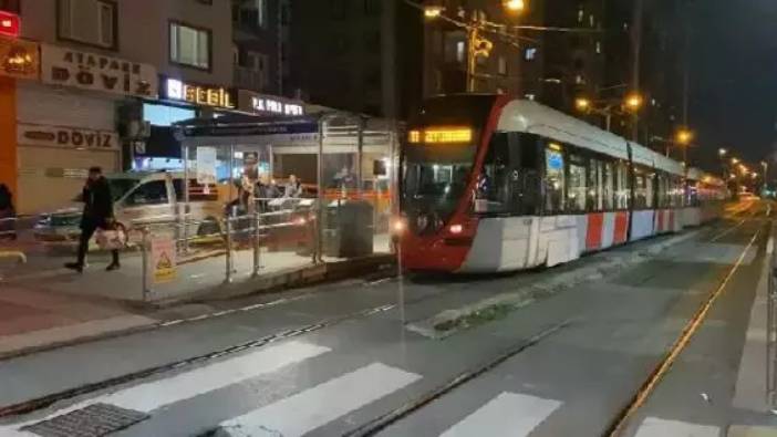 İstanbul'da tramvaya taşlı saldırı! Yolcular başka araca aktarıldı