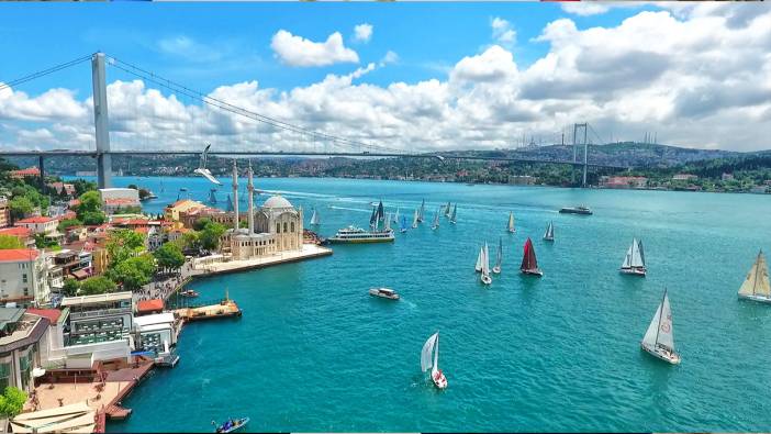 İstanbul Boğazı çift yönlü gemi trafiğine kapatıldı