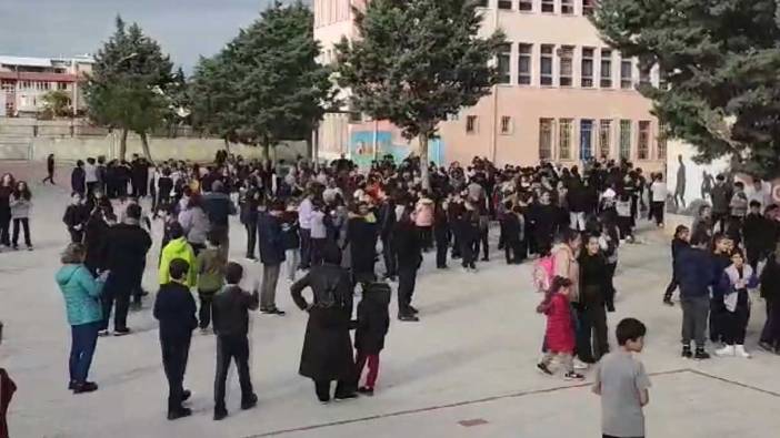 Deprem Mudanya ve Gemlik’te hissedildi! Yüzlerce öğrenci okul bahçesinde toplandı
