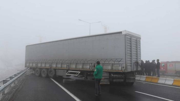 Zincirleme trafik kazası nedeniyle Ağrı-Van kara yolu kapandı