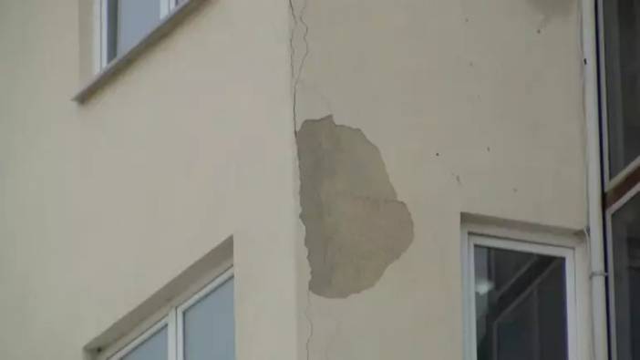 5.1’lik depremde kolonları çatlamıştı: Belediye binası tahliye edildi