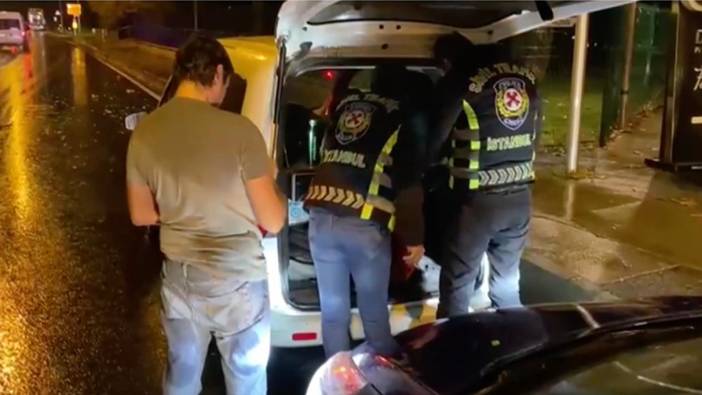 İstanbul'da ambulansa yol vermeyen sürücüye 1823 lira ceza kesildi