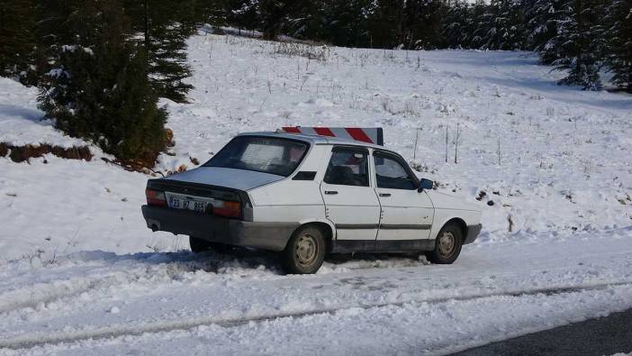 Mersin’e ilk karı yağdı,: Yollar trafiğe kapandı