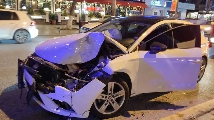 Kadıköy'de makas atan araç kazaya neden oldu