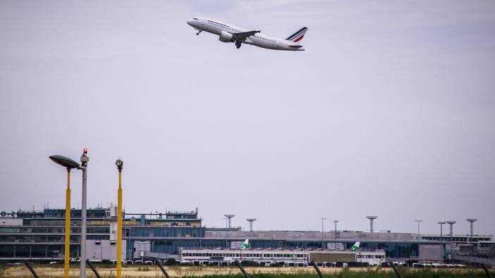 Paris’e iniş yapan yolcu uçağının iniş takımında kaçak yolcu bulundu