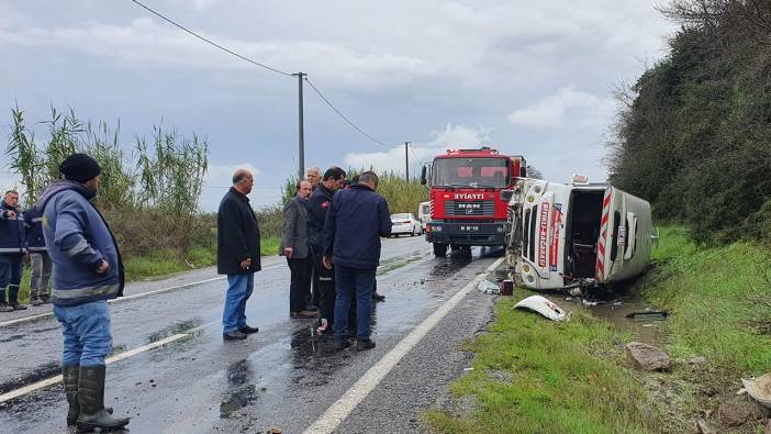 Aydın’da yolcu minibüsü yağış nedeniyle devrildi: 2 yaralı