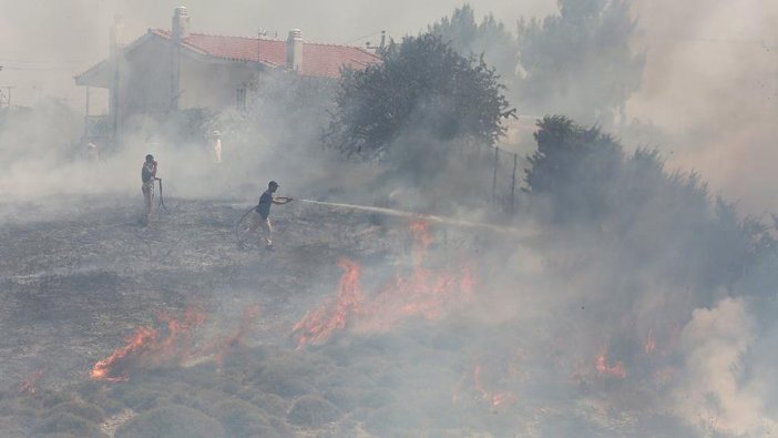 Yunan adasında yangınlar sebebiyle olağanüstü hal ilan edildi
