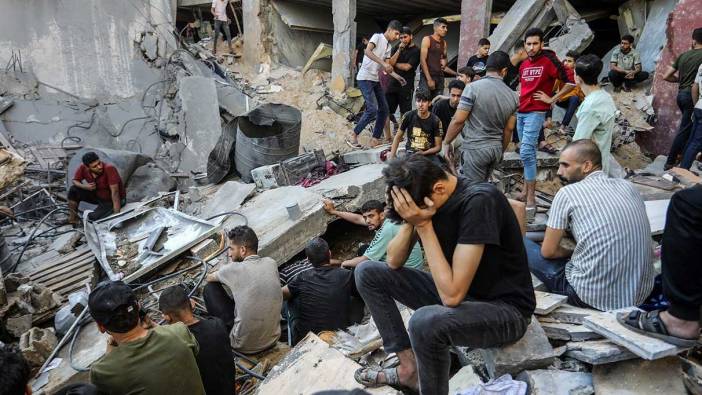 Gazze'de iletişim ve internet kesildi