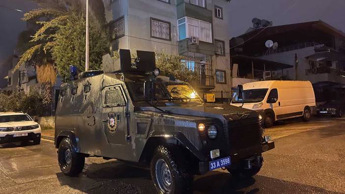 Mersin'de 430 polisle şafak baskını:  54 torbacı yakalandı
