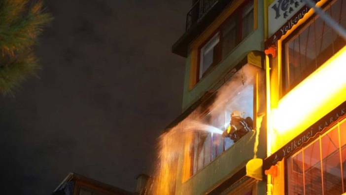 Beyoğlu’nda 4 katlı apart otelde yangın