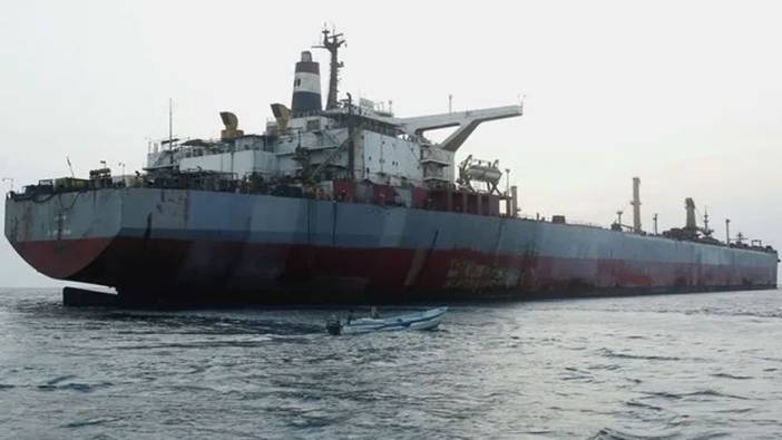 Husiler, Aden Körfezi'nde ABD gemisini vurdu
