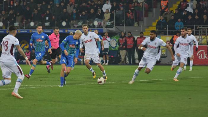 Trabzonspor, Çaykur Rizespor'a 1-0'lık skorla yenildi