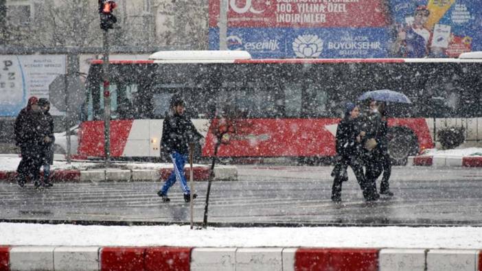 Gaziantep ve Malatya'da kar yağışı etkisini sürdürüyor