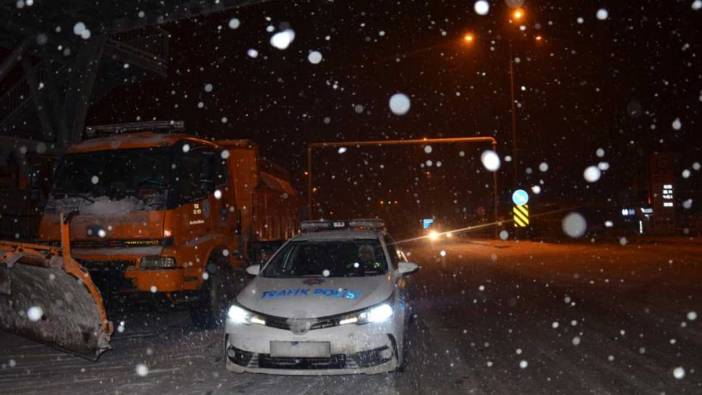 Erzincan’da yoğun kar yağışı nedeniyle kaza yaşandı: 2 yaralı