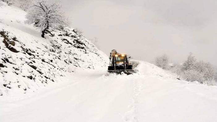 Diyarbakır'da kardan kapanan 474 kilometre yol ulaşıma açıldı