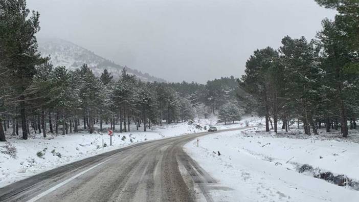 Yurdu etkisi altına aldı! Kazdağları'nda kar yağışı