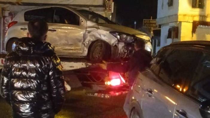 Mardin’de iki otomobil çarpıştı