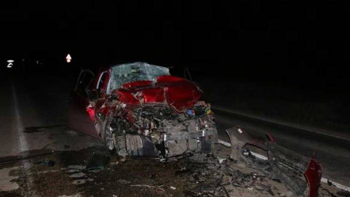 Adana'da otomobil, kamyona arkadan çarptı: 1 ölü
