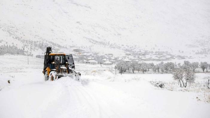 Antalya'nın yüksek kesimlerinde bazı yollar kardan ulaşıma kapandı