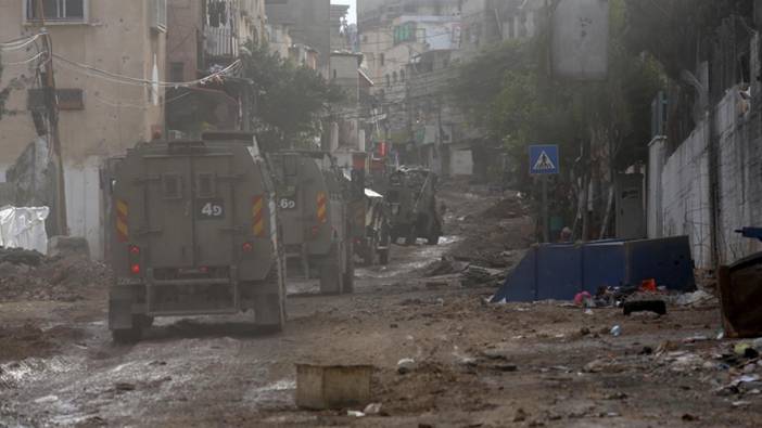 Filistin Kızılayı: İsrail ordusu, el-Emel Hastanesi avlusuna baskın düzenledi