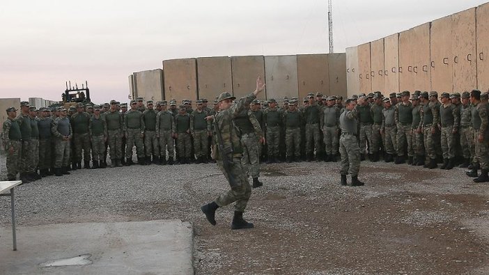 Erdoğan Başika kampındaki askerlerle  görüştü