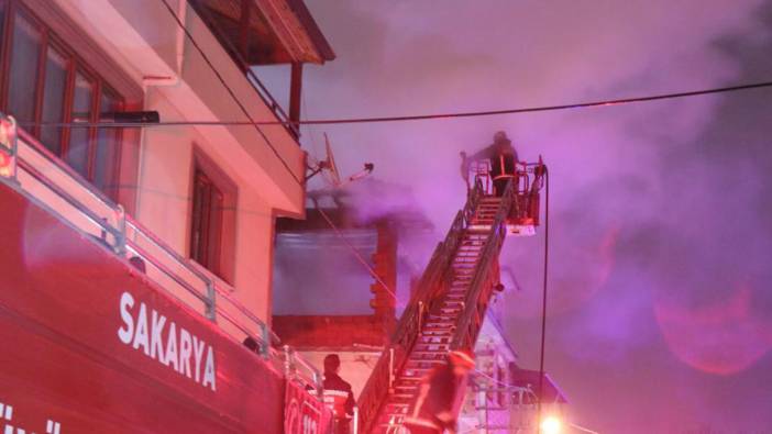 Sakarya'da evin çatısı alevler içinde kaldı