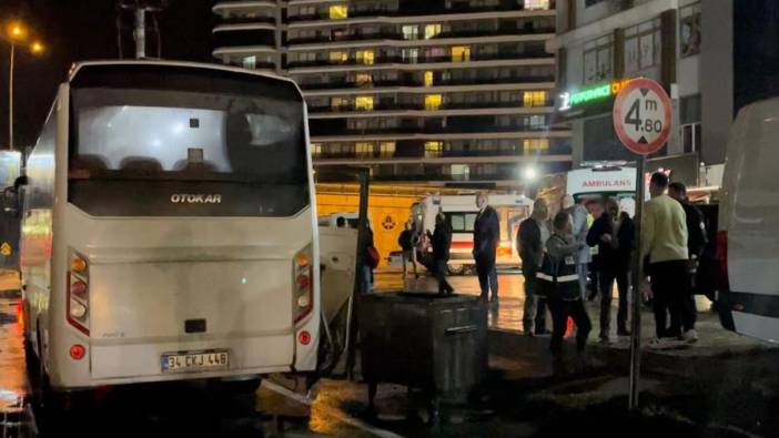 Bursa'da tur otobüsü aydınlatma direğine çarptı