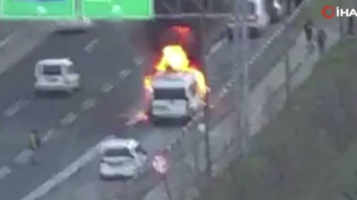 Çatalca’da TEM'de seyir halindeki araç alev alev yandı
