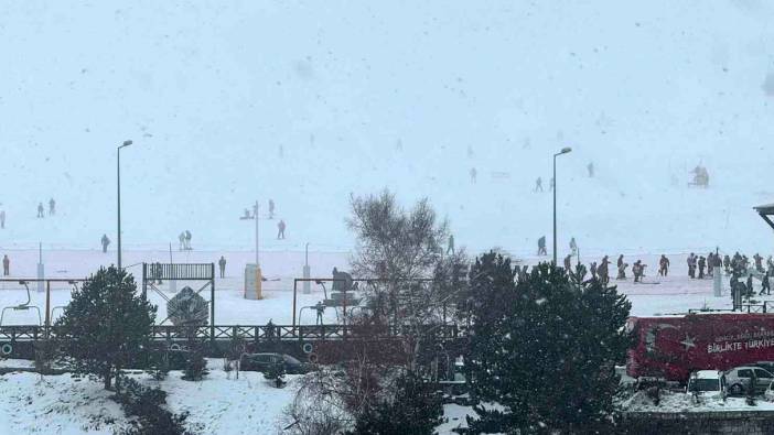 Erciyes’te kar yağışı başladı