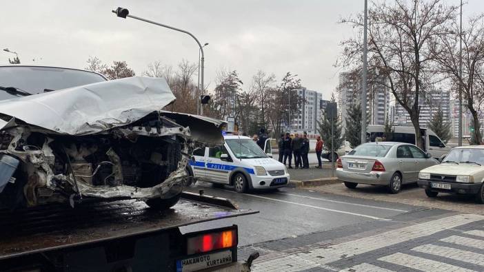 Kayseri’de 3 araç kaza yaptı: 1’i ağır 7 yaralı