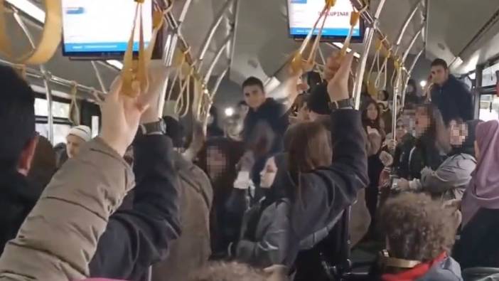 Sultanbeyli’de otobüste 2 kadının saç baş birbirine girdiği kavga kamerada