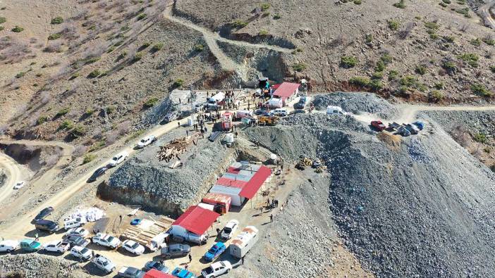 Elazığ'da madende göçük altında kalan 4 işçi kurtarıldı
