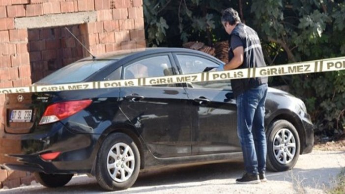 Antalya'da emekli astsubay otomobilinde ölü bulundu