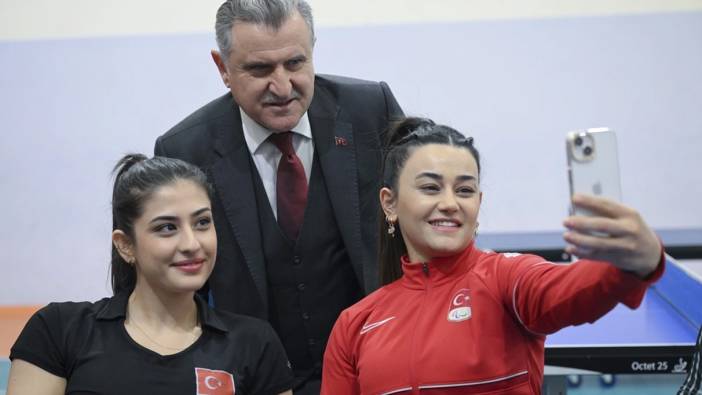 Gençlik ve Spor Bakanı Bak, sporcularla bir araya geldi