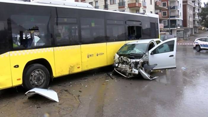 Sultanbeyli'de İETT otobüsü ile otomobil çarpıştı: 6 yaralı