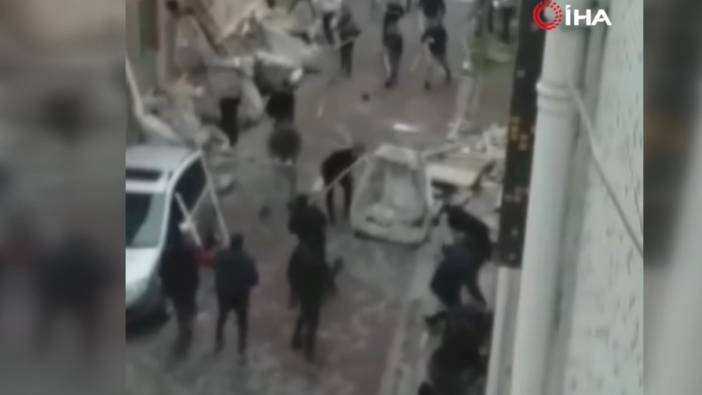 Bayrampaşa'da mahalleli ile hurdacılar arasındaki kavga kamerada