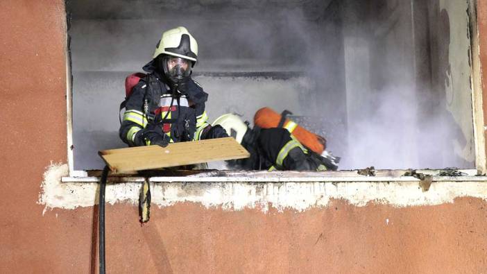 Kayseri'de üç katlı binada çıkan yangın korkuttu