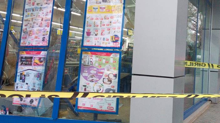 Ataşehir’de aniden kontrolden çıkan bir araba BİM markete girdi: 1 yaralı