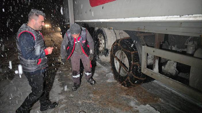 Çamlıbel Geçidi'nde kar yağışı etkili oldu sürücüler zor anlar yaşadı