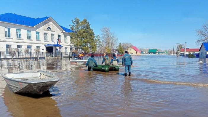 Rusya’da sel felaketi: 10 bin ev sular altında kaldı