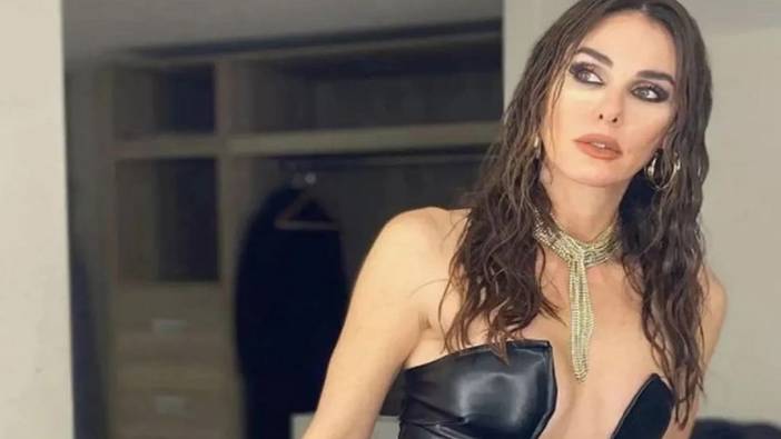 Ünlü şarkıcı Defne Samyeli’nin tatil pozları gündem oldu
